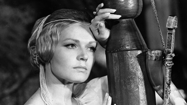 Людмила Чурсина в фильме Приваловские миллионы