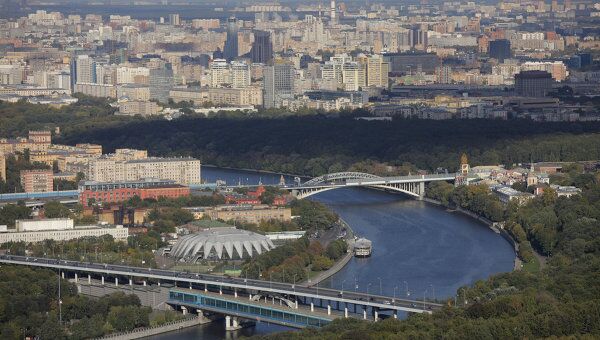Вид на Москву с верхнего этажа МГУ. Архив