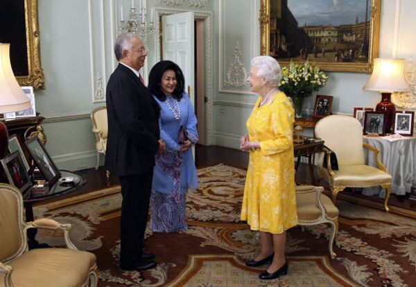 Королева Британии принимает премьер-министра Малайзии с женой