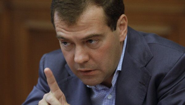 Медведев: популярность профессии чиновника говорит об уровне коррупции