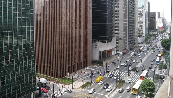 Проспект Паулиста в Сан-Паулу, деловой и финансовый центр Бразилии. Архив