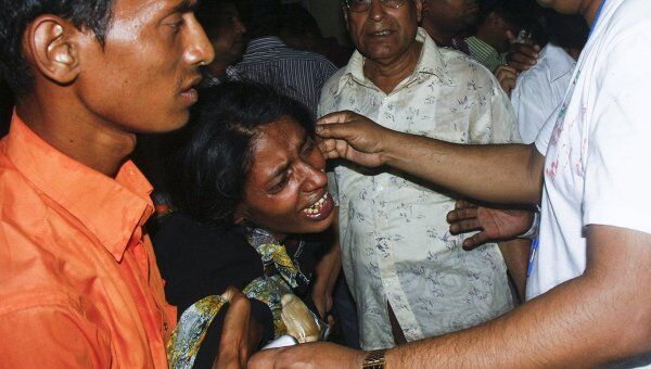 Падение школьного автобуса в канал на юго-востоке Бангладеш, приведшее к гибели 53 детей 