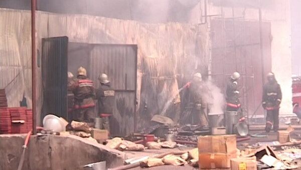 Крупный пожар на складе стройматериалов в Улан-Удэ. Видео с места ЧП
