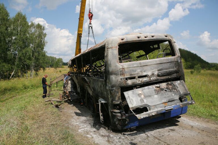 Последствия столкновения пассажирского автобуса с КАМАЗом в Новосибирской области