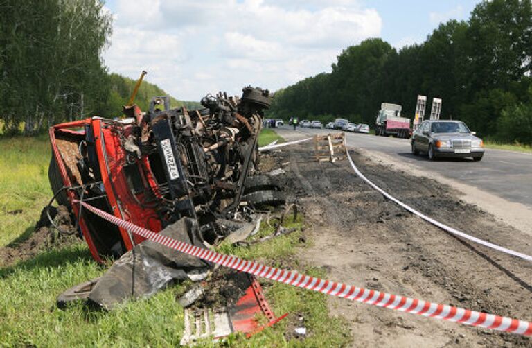 Последствия столкновения пассажирского автобуса с КАМАЗом в Новосибирской области