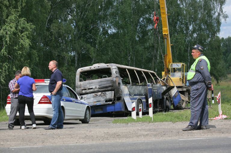 Последствия столкновения пассажирского автобуса с КАМАЗом в Новосибирской области