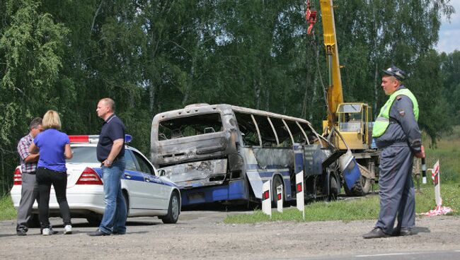 Последствия столкновения пассажирского автобуса с КАМАЗом в Новосибирской области