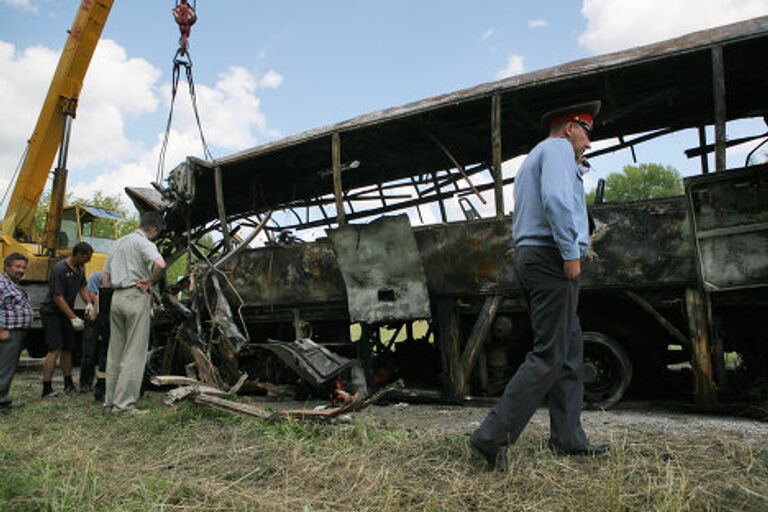 Последствия столкновения пассажирского автобуса с КАМАЗом в Новосибирской области