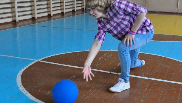 Дети-инвалиды в Омске побеждают в игре в голбол