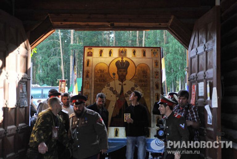 Крестный ход в память об убийстве семьи императора Николая II в Екатеринбурге