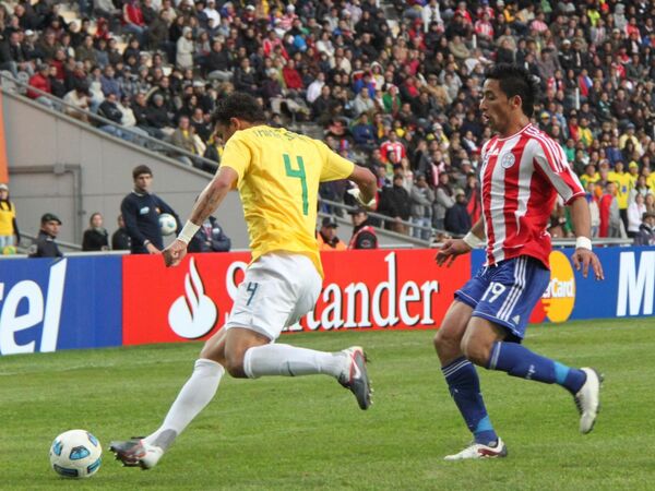Игровой момент матча Бразилия - Парагвай