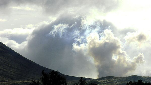 Более 5 тыс человек эвакуированы в Индонезии из-за извержения вулкана