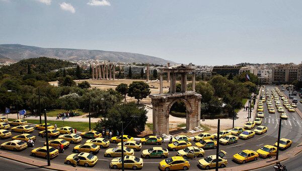 Акция протеста греческих таксистов в Афинах