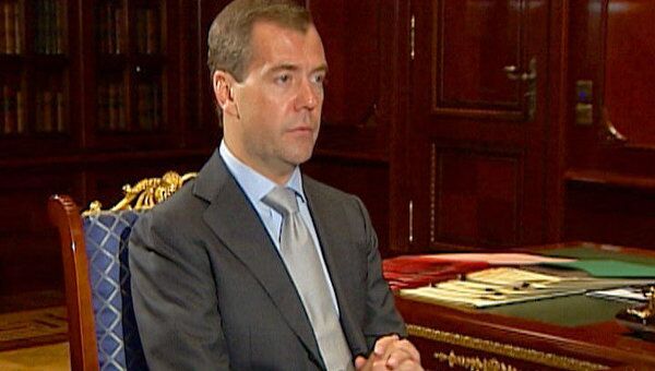 Медведев надеется, что соцгарантии помогут полиции работать эффективней