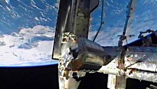 Шаттл Атлантис во вторник в последний раз отстыковался от МКС