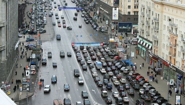 В Москве запретили размещать рекламные перетяжки над проезжей частью