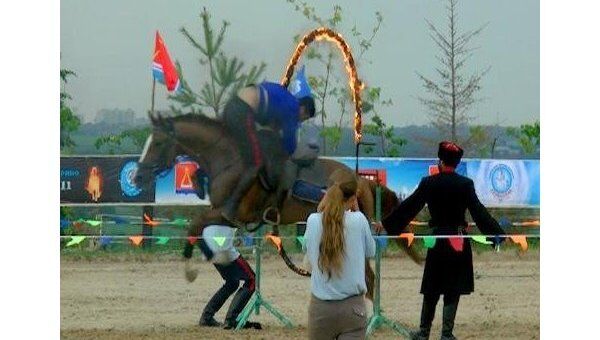 Сложные трюки на конях показали участники чемпионата по Джигитовке-2011