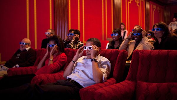 Президент США Барак Обама с женой Мишель во время просмотра 3D фильма. Архивное фото