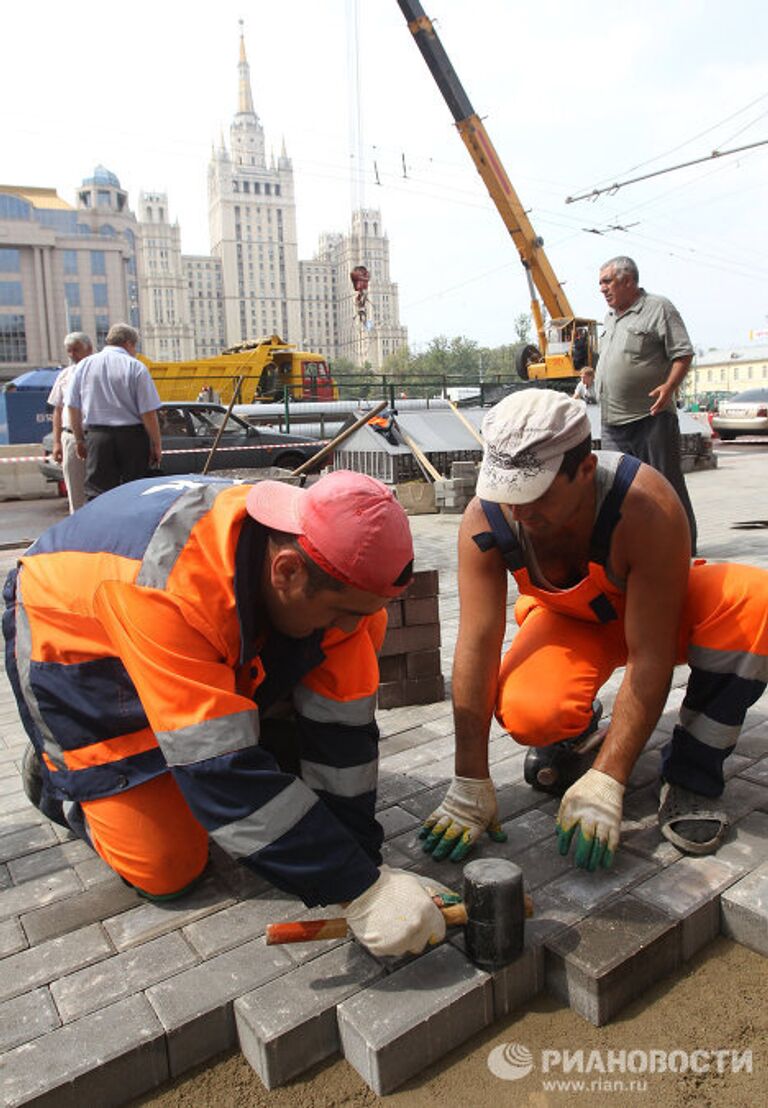 Укладка тротуарной плитки в Москве