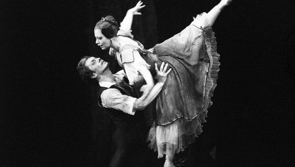 Маргарита Дроздова и Вадим Тедеев в сцене из балета Риварес