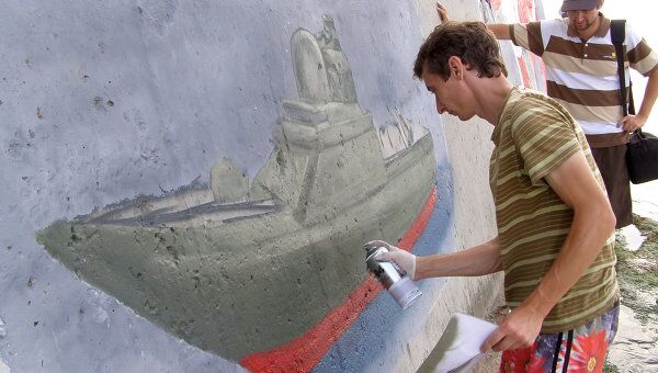 Корабли и моря в искусстве граффити украсили пляж Севастополя