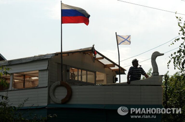 Дом-корабль Святой Валентин в деревне Старый Шимск Новгородской области