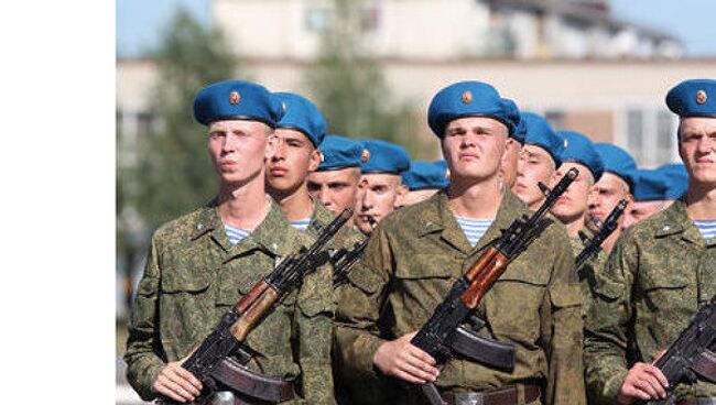 Новобранцы ВДВ Омска приняли присягу на верность