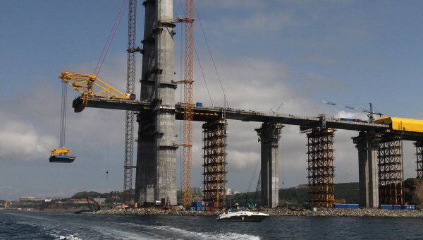 Строительство моста на остров Русский. Архив