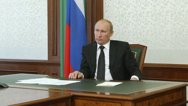 Премьер-министр РФ Владимир Путин принимает участие в видеоконференции