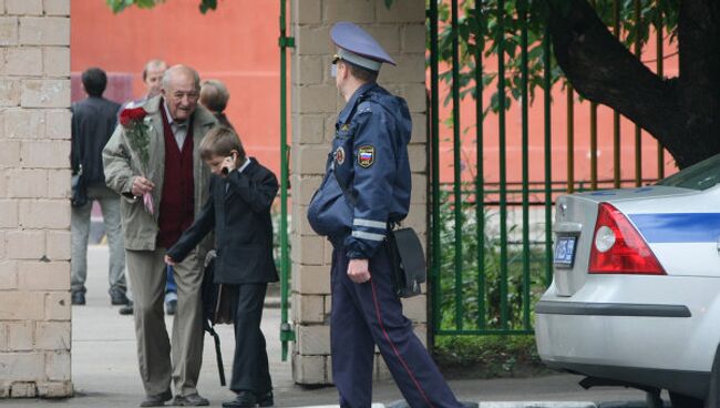 Порядок в школах Подмосковья 1 сентября охраняют 4 тысячи милиционеров