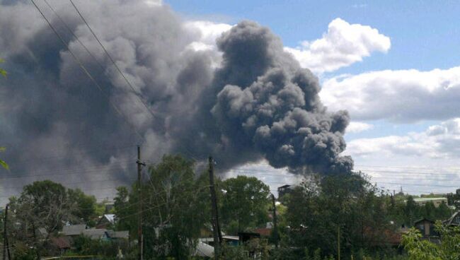 Крупный пожар вспыхнул в Новосибирске