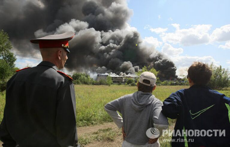 Пожар в складском здании в Новосибирске