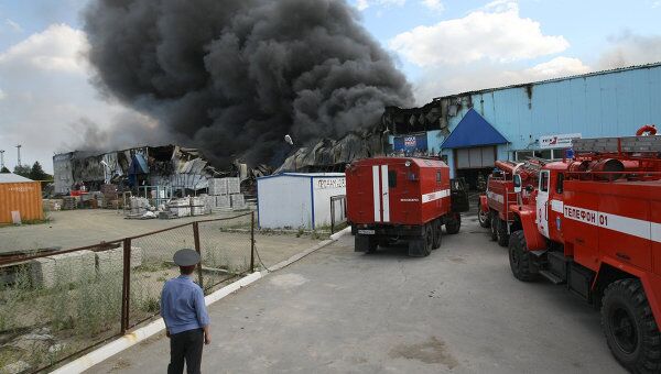 Пожар в складском здании в Новосибирске