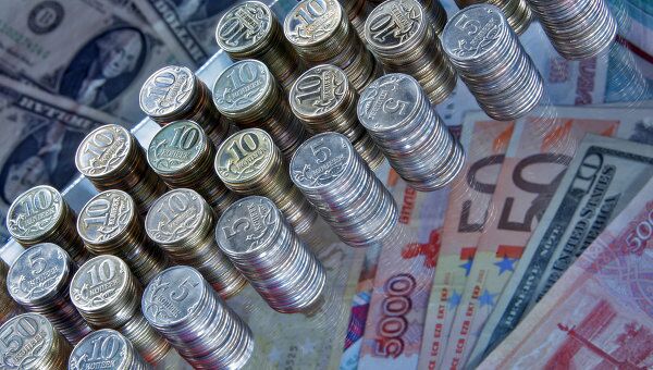 Рубль подорожал к доллару на 3 коп и подешевел к евро на 1 коп