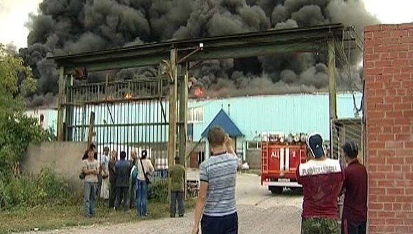 Взрывающиеся баллоны мешали бороться с огнем на складах Новосибирска 