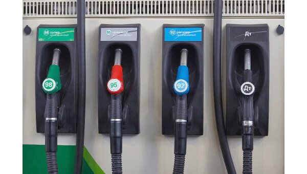 Цены на бензин в РФ за неделю почти не изменились - Кортес