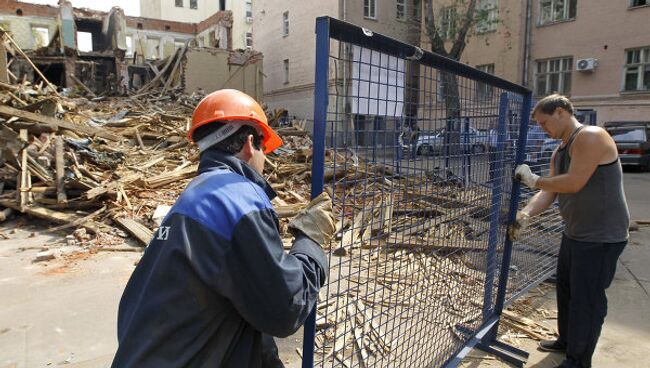 Снос дома номер 25 в Большом Козихинском переулке в центре Москвы