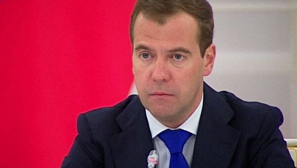 Медведев надеется, что три новых закона снизят число нарушений на выборах