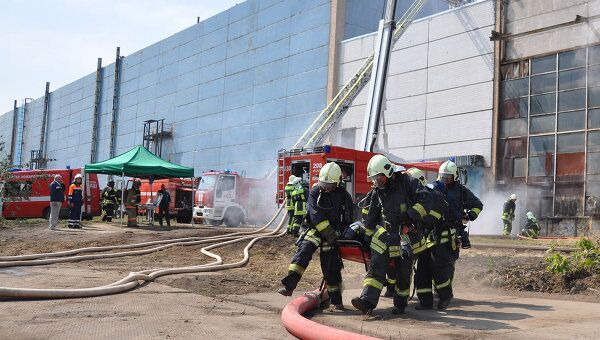 Пожарные учения на территории завода ЗИЛ