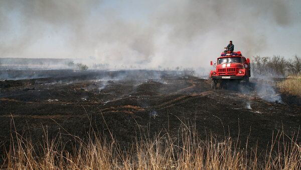 Тушение природного пожара в Волгоградской области. Архив