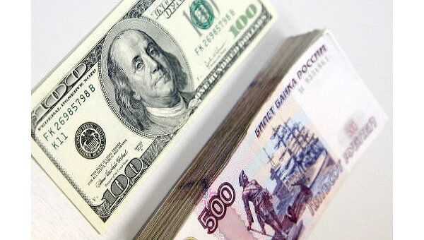 Денежные купюры. Доллары США. Рубли