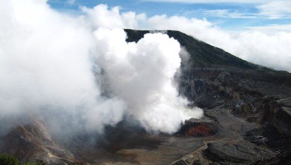 Фотография вулкана Поас в Коста-Рике, сделанная экспедицией с участием Камиля Зиганшина