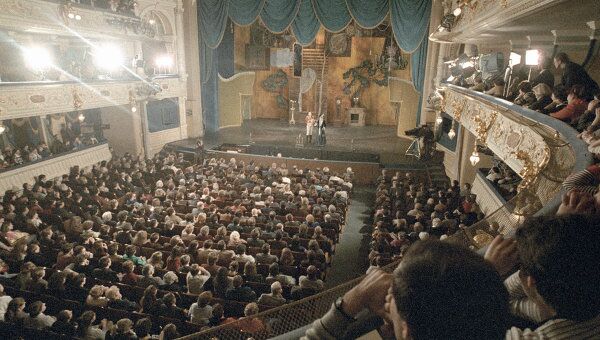 В эти дни театральная Россия отмечает 90-летие со дня создания легендарного БДТ, Большого Драматического Театра им. Товстоногова