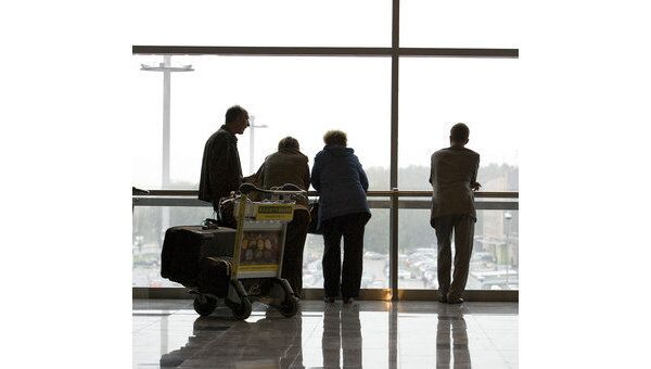 Пассажиры задержанных рейсов AiRUnion в аэропорту Домодедово