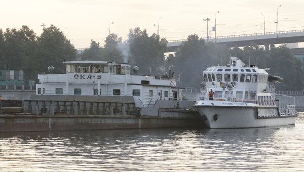 Крушение катера в результате столкновения с баржей на Москве-реке