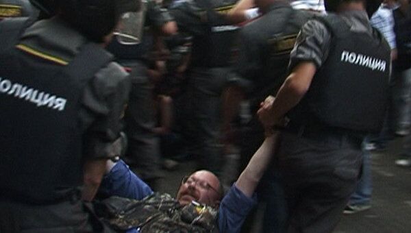 Участники несанкционированной акции в защиту собраний задержаны в Москве 