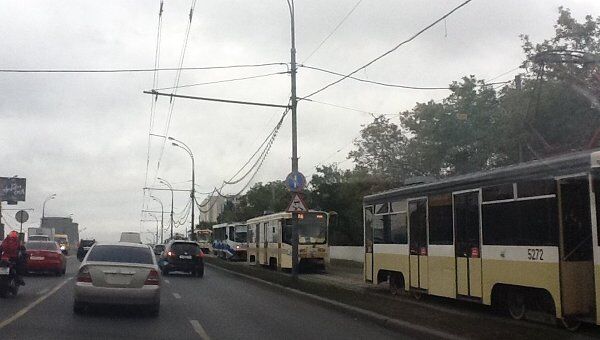 Остановка трамваев на на проспекте Буденного в Москве. Архивное фото