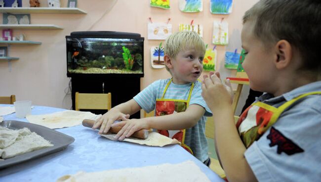 В детском саду. Архив