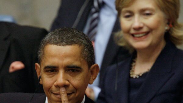 Президент США Барак Обама и госсекретарь США Хилари Клинтон. Архивное фото.