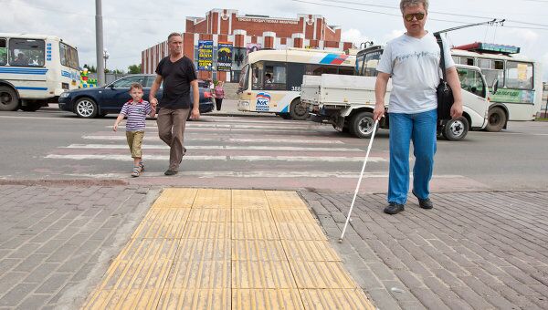 Тактильная тротуарная плитка для слабовидящих появилась на дорогах Томска